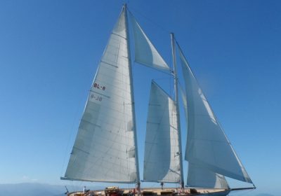 O lendário veleiro Atrevida na Semana de Vela de Ilhabela