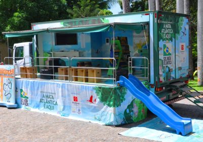 Ilhabela recebe caminhão com exposição sobre a Mata Atlântica