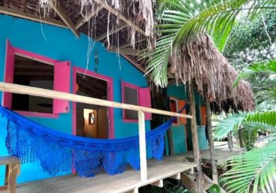 Hospede-se em uma casinha caiçara no Hostel da Vila Ilhabela