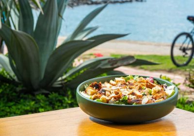 Descubra o Tea Connection em Ilhabela: gastronomia em frente ao mar do brunch ao happy hour